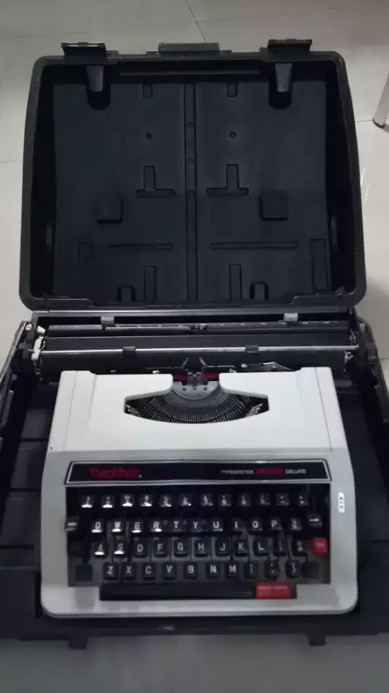 Mesin ketik brother tipe M-2000 deluxe