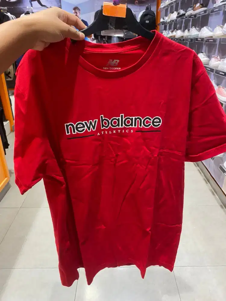 Baju kaos merah NB ukuran M