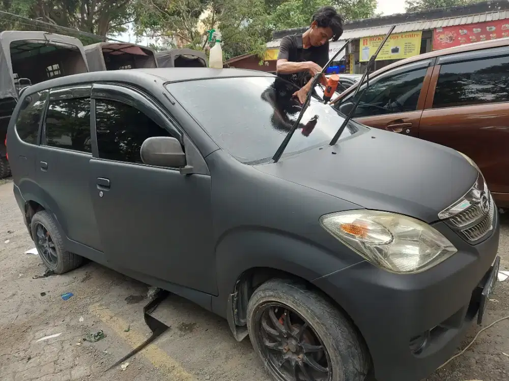 kaca film mobil hitam dan silver berkualitas