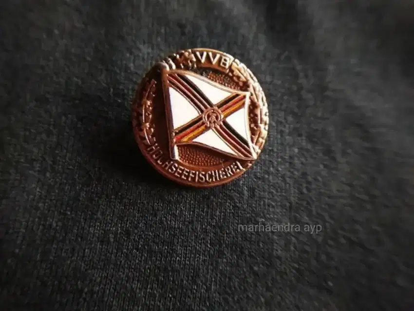 Pin Eropa antik jadul vintage