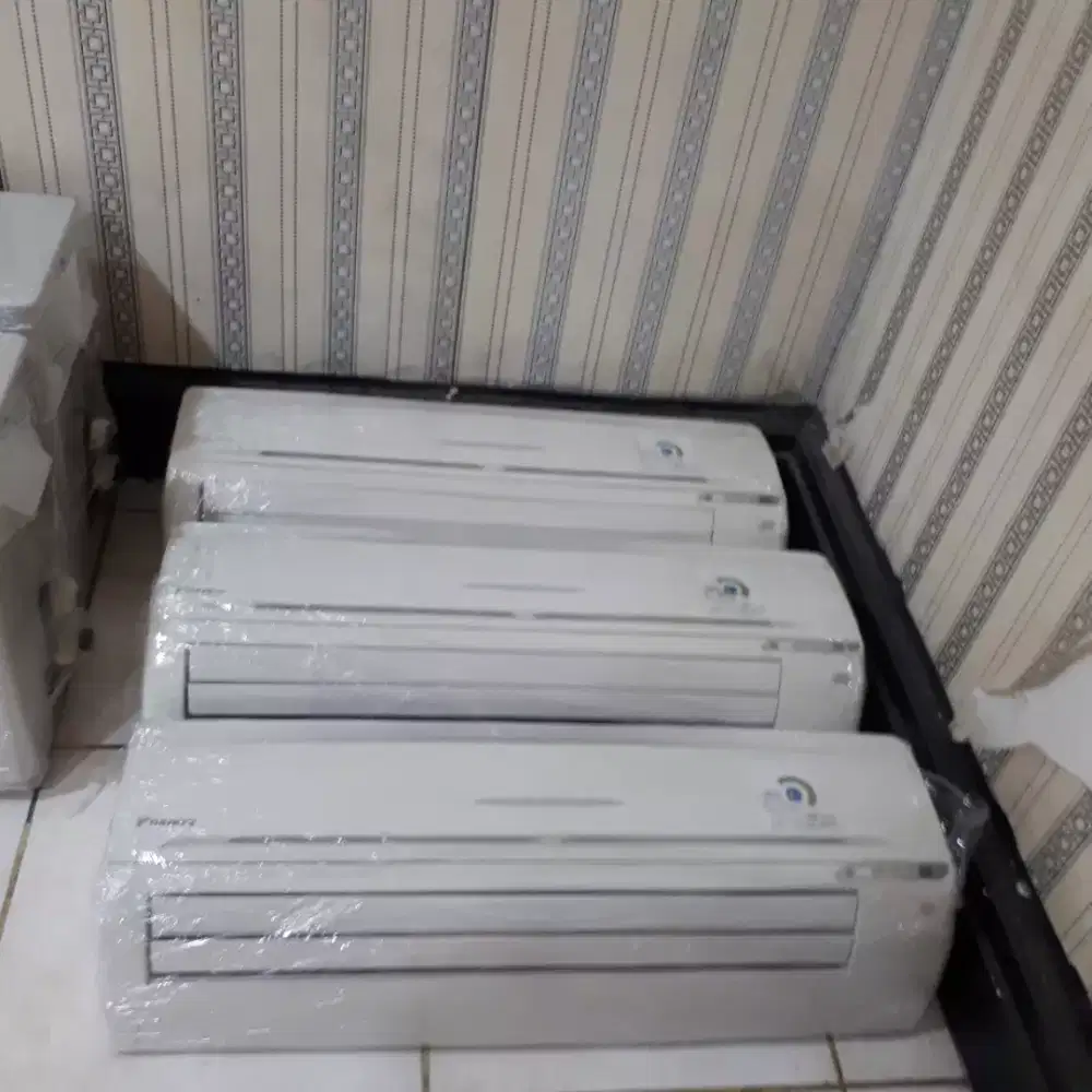 Ac daikin 0,5pk R 410 thailand masih ori normal dan dingin