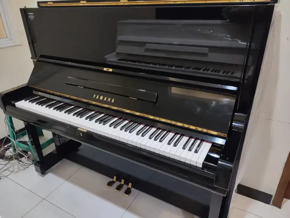 Piano Yamaha UX goldplate