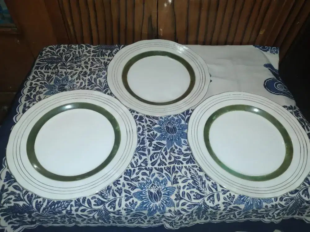 Piring porselen list hologram(3pcs)