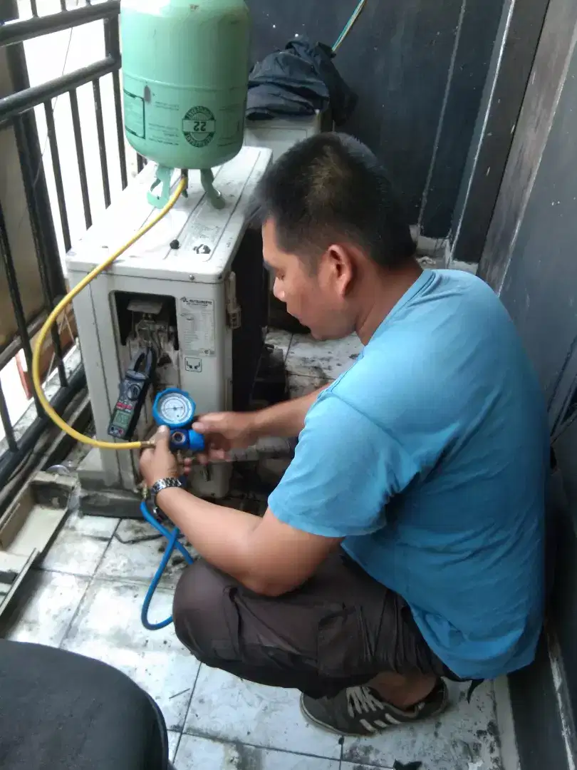 Service AC panggilan : jasa cuci AC bongkar pasang AC baru / second