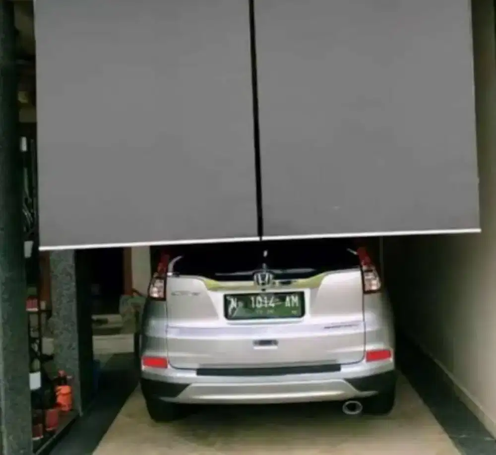 Tirai teras anti matahari anti air cocok untuk di garasi mobil