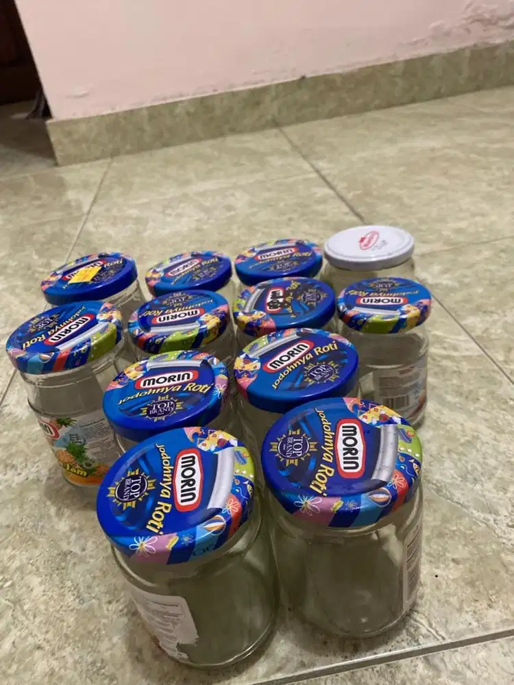 Toples kaca bekas selai