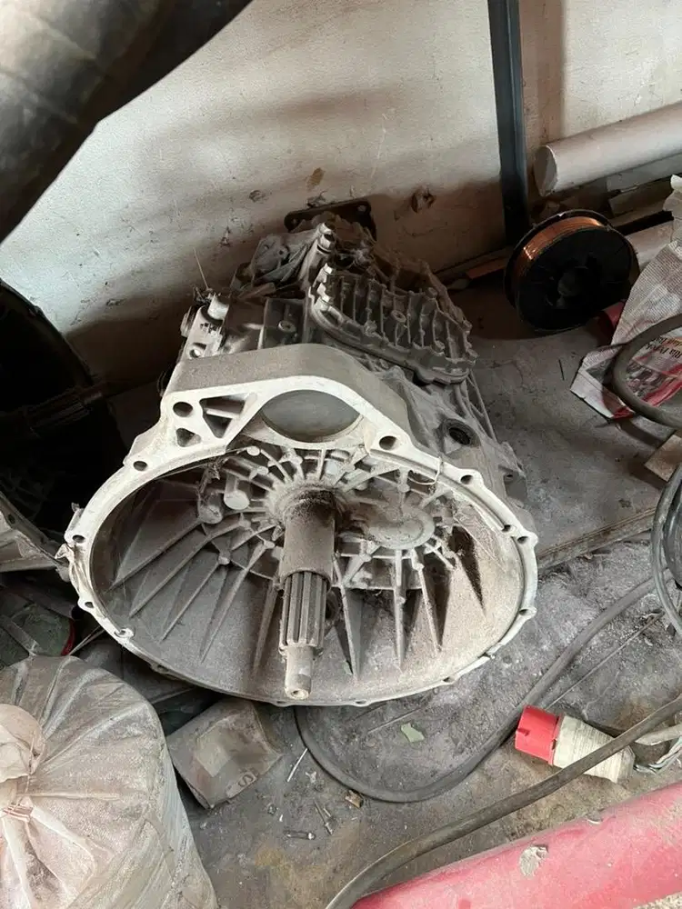 Transmisi isuzu giga FTR90