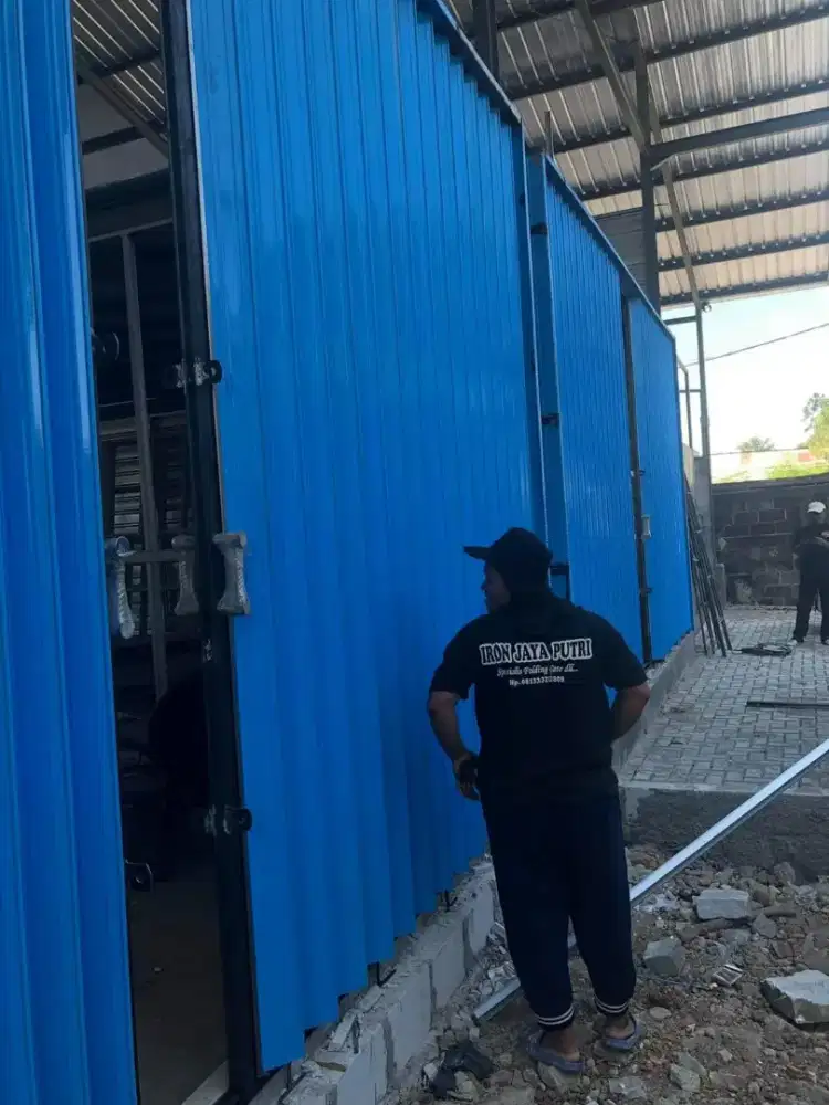 Folding gate roling door