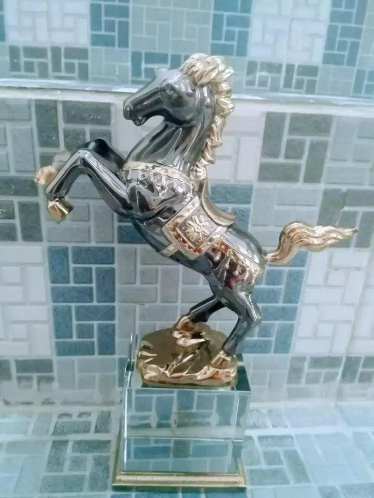 Miniatur patung kuda