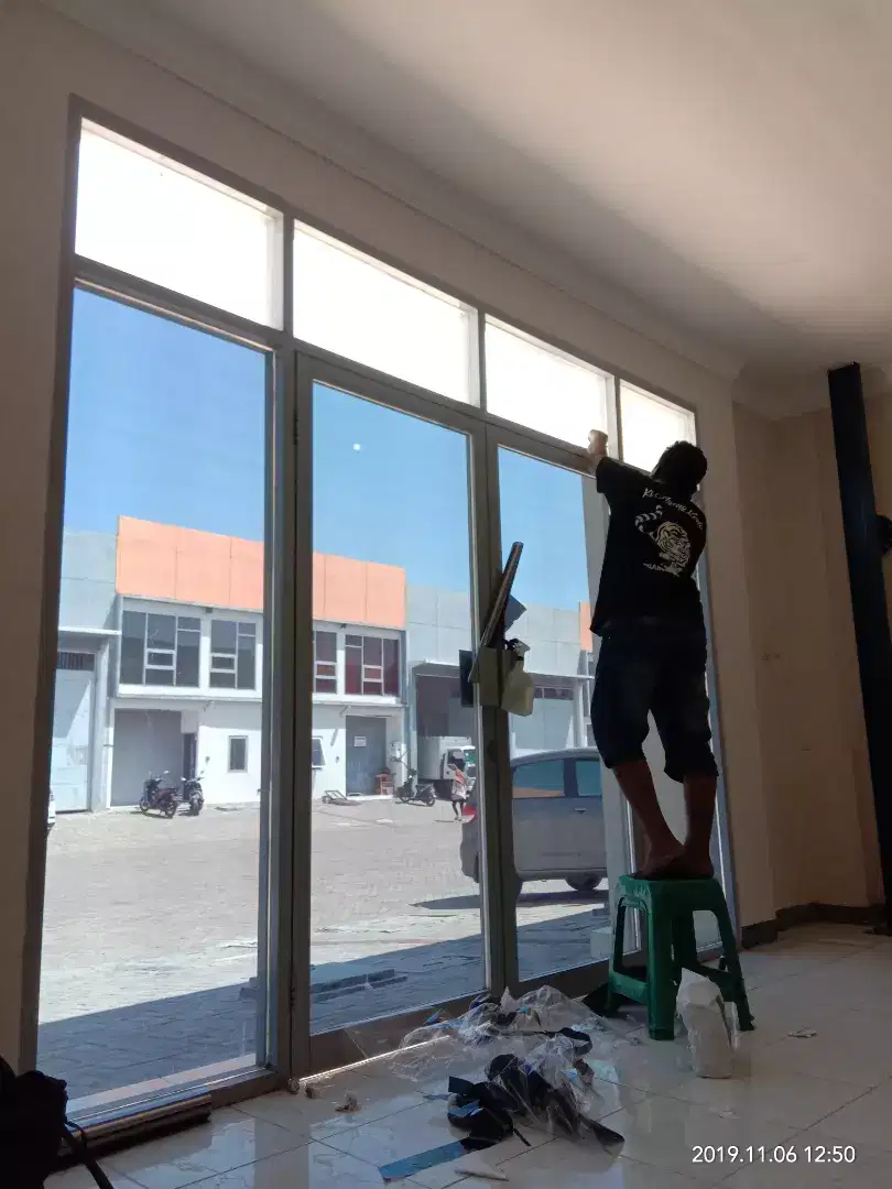 Kaca film mobil gedung panggilan surabaya
