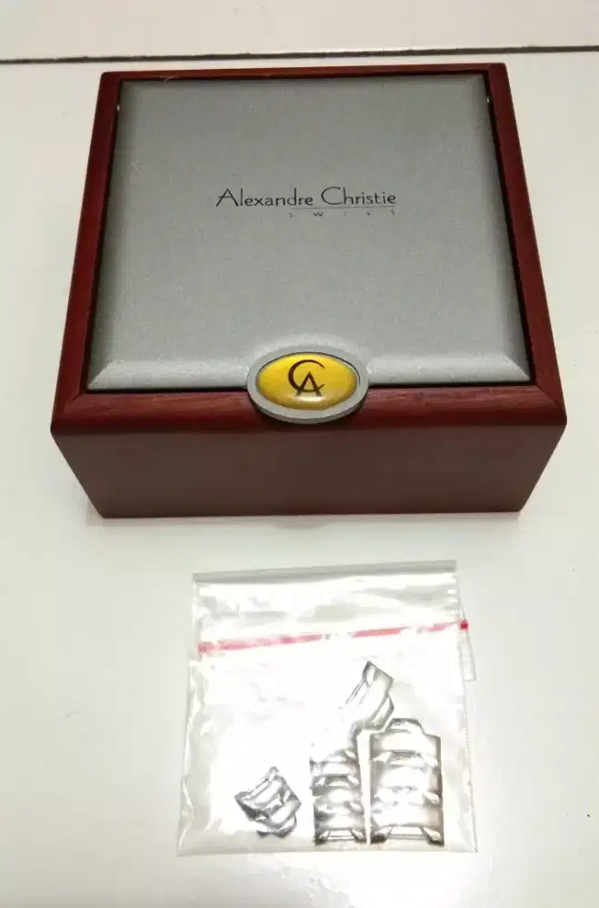 Box jam tangan Alexander chistie ori,  bahan dari kayu mulus.