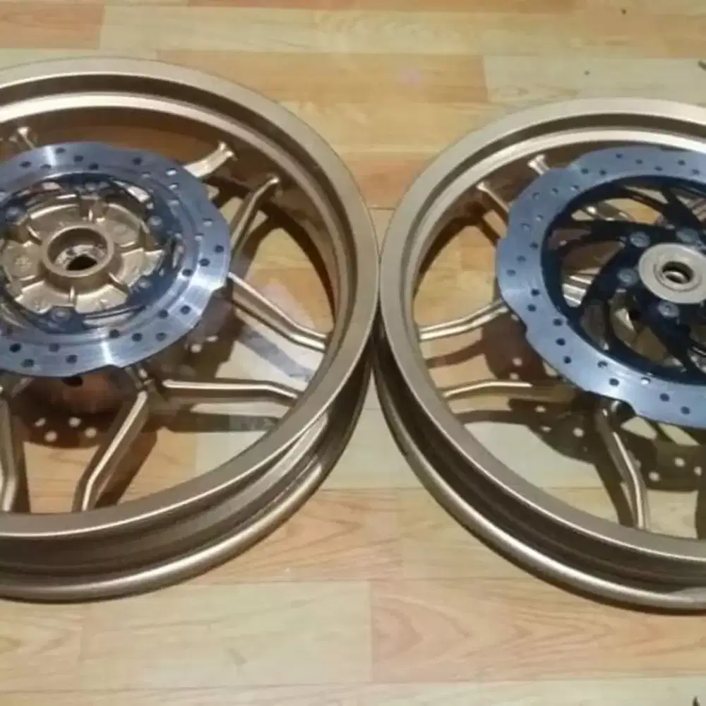 Velg bajaj pulsar 200