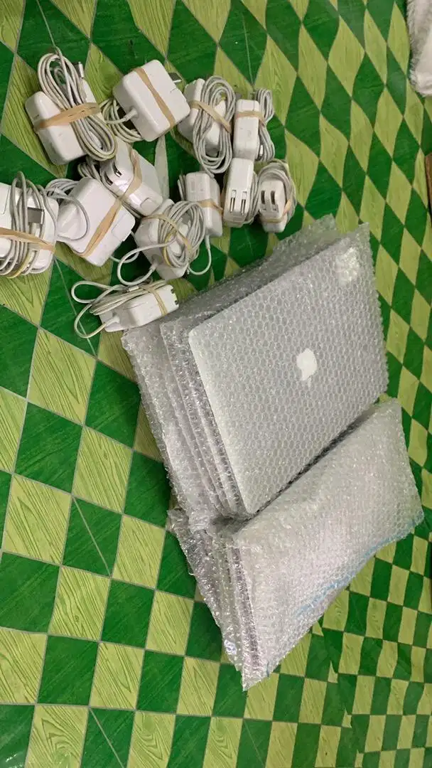 Di terima laptop /macbook segala kondisi / terima servise juga