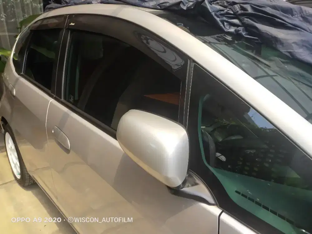 kaca film mobil dan gedung panggilan