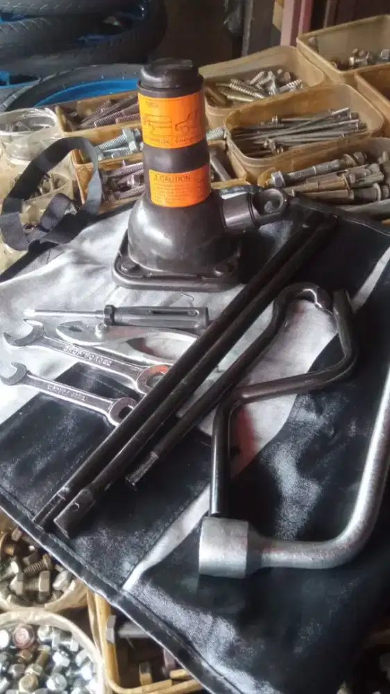Dongkrak botol 2t ori toyota kijang Innova/mobil suv,mpv,jeep dll nett