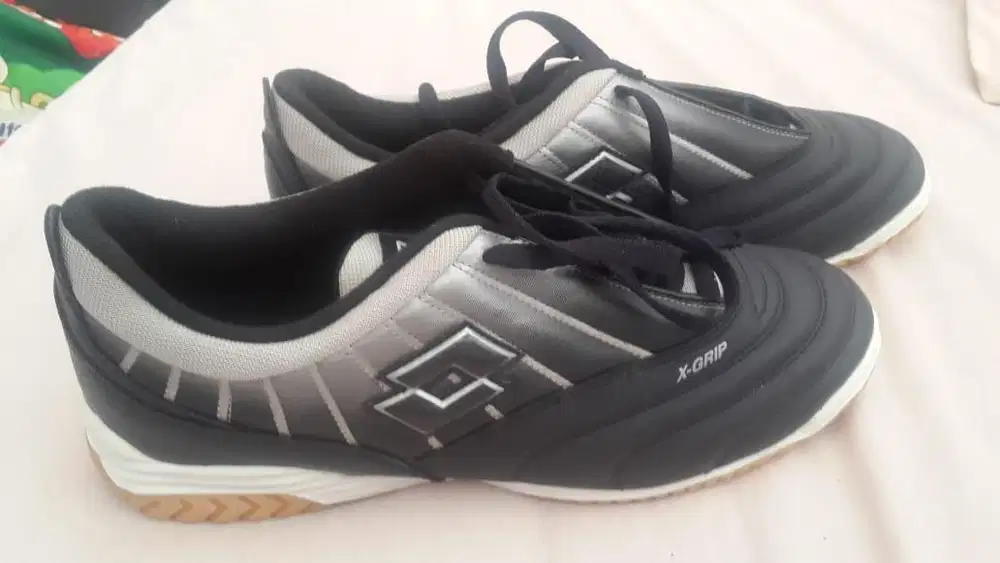 Sepatu Lotto X-GRIP original from Amsterdam