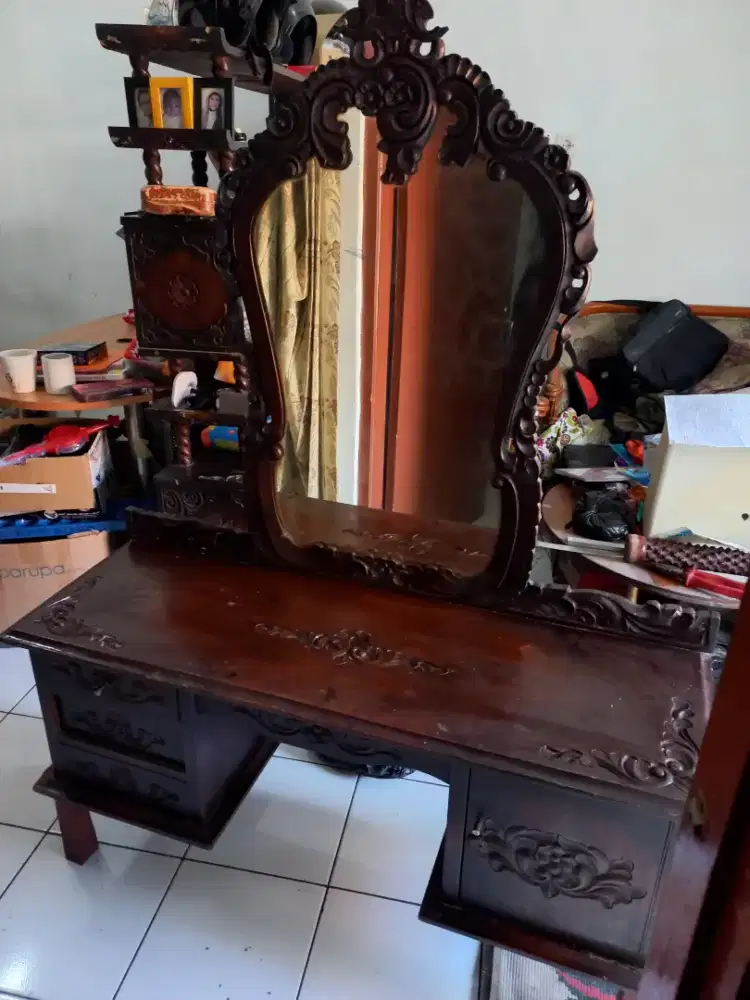 Meja rias antik kuno ukir (dr tahun 1970 han)