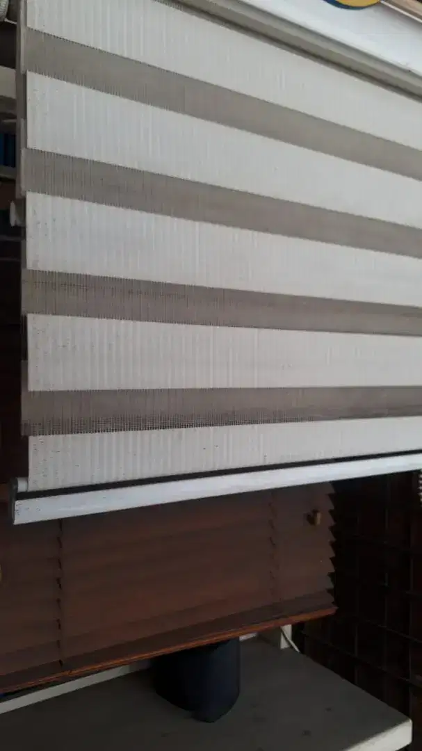 Zebra blind, with cover box, cover box unity color