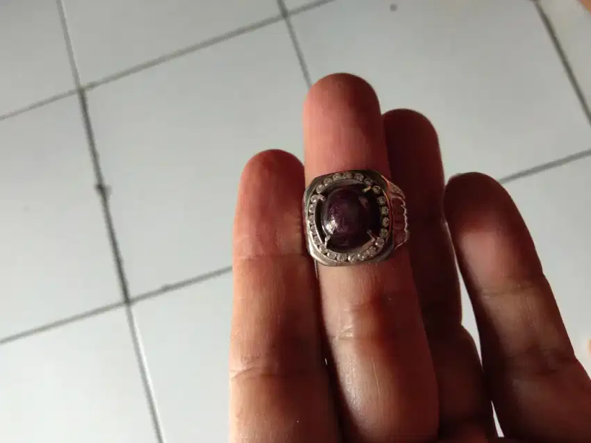 Cincin Mirah tua / ruby