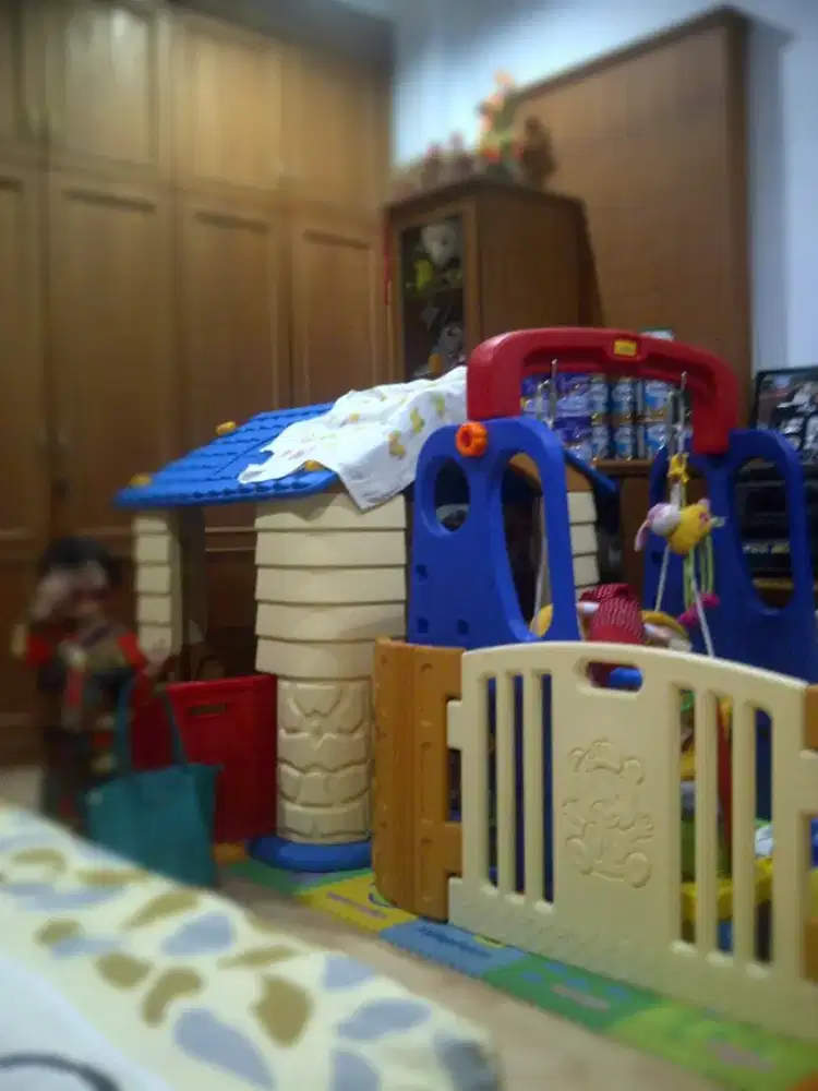 Rumahan anak anak plus pagarnya