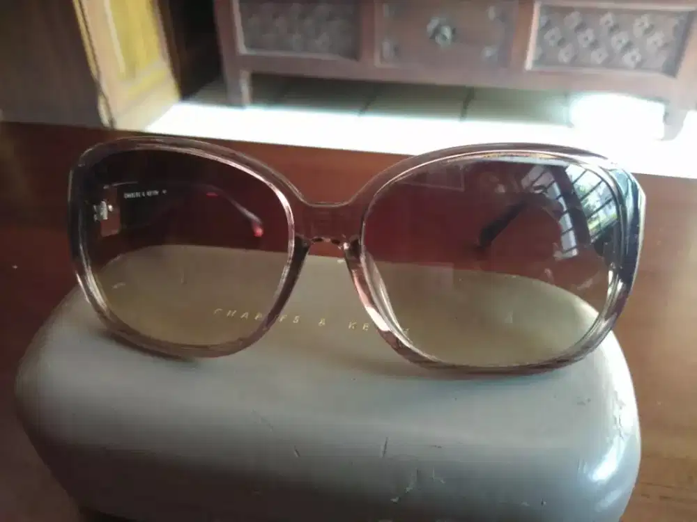 Kacamata Sun Glasses  Charles & Keith