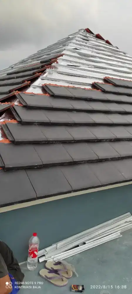 Tukang atap baja ringan