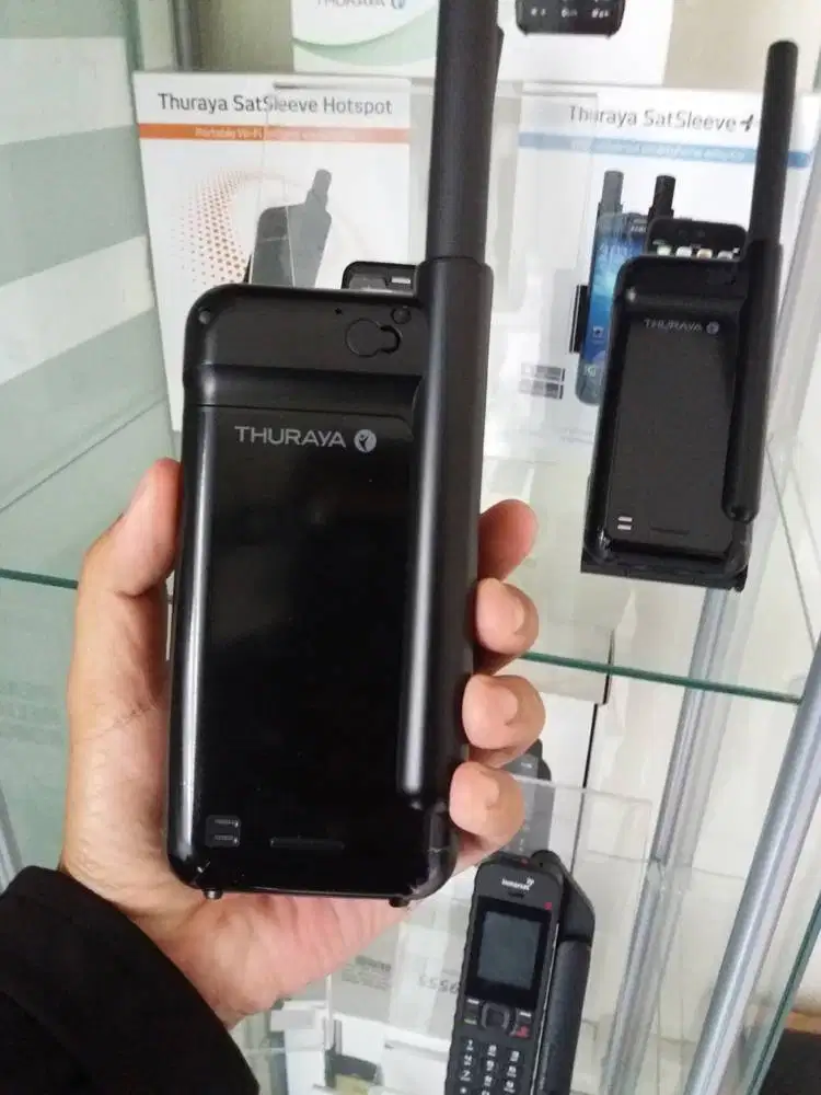 Telepon Satelit Thuraya SatSleeve Plus