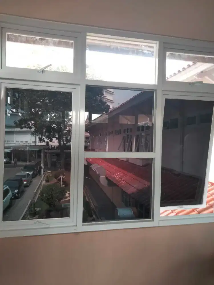 Kaca film untuk canopy atau partisi