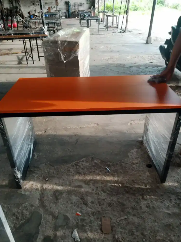Meja kerja meja kantor uk. 120*60*70