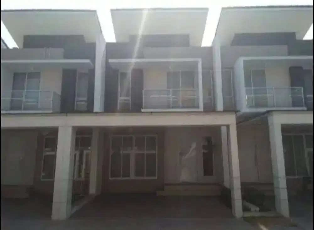 BUrumah green puri dekat green lake/metro permata/metland puri/kresek Dijual Rumah