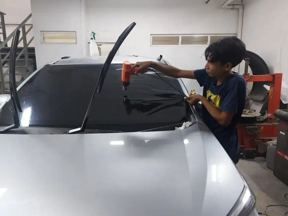 spesialis panggilan kaca film mobil