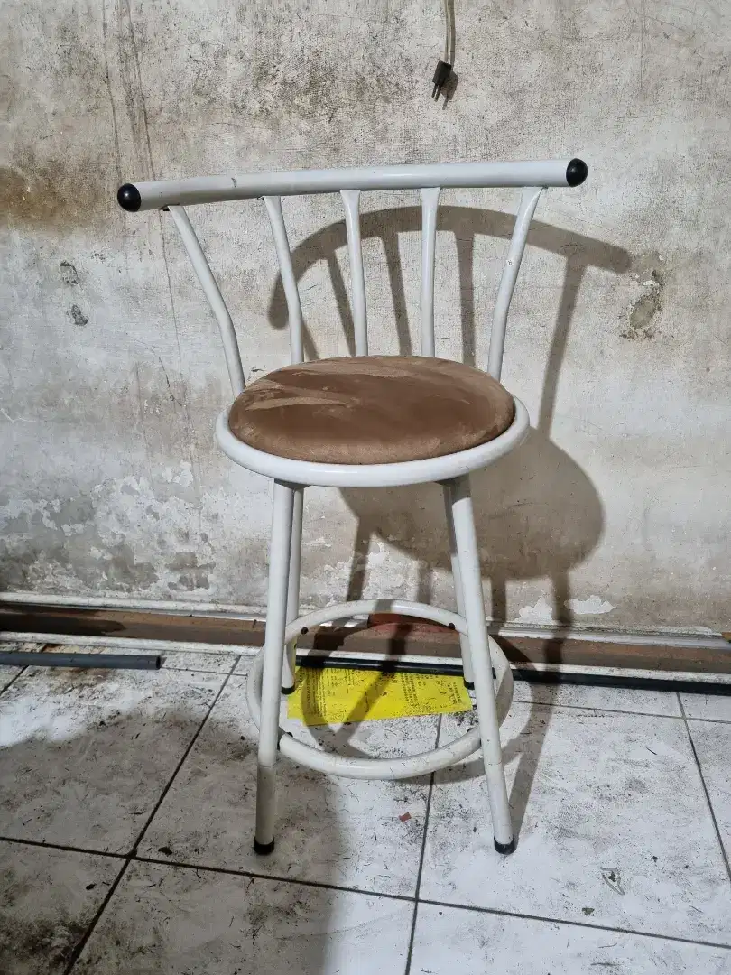 Kursi cafe sandaran besi