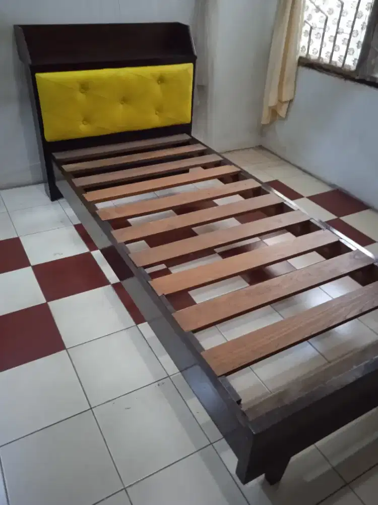 Dipan Ranjang jati kaki pendek + headboard kondisi baik