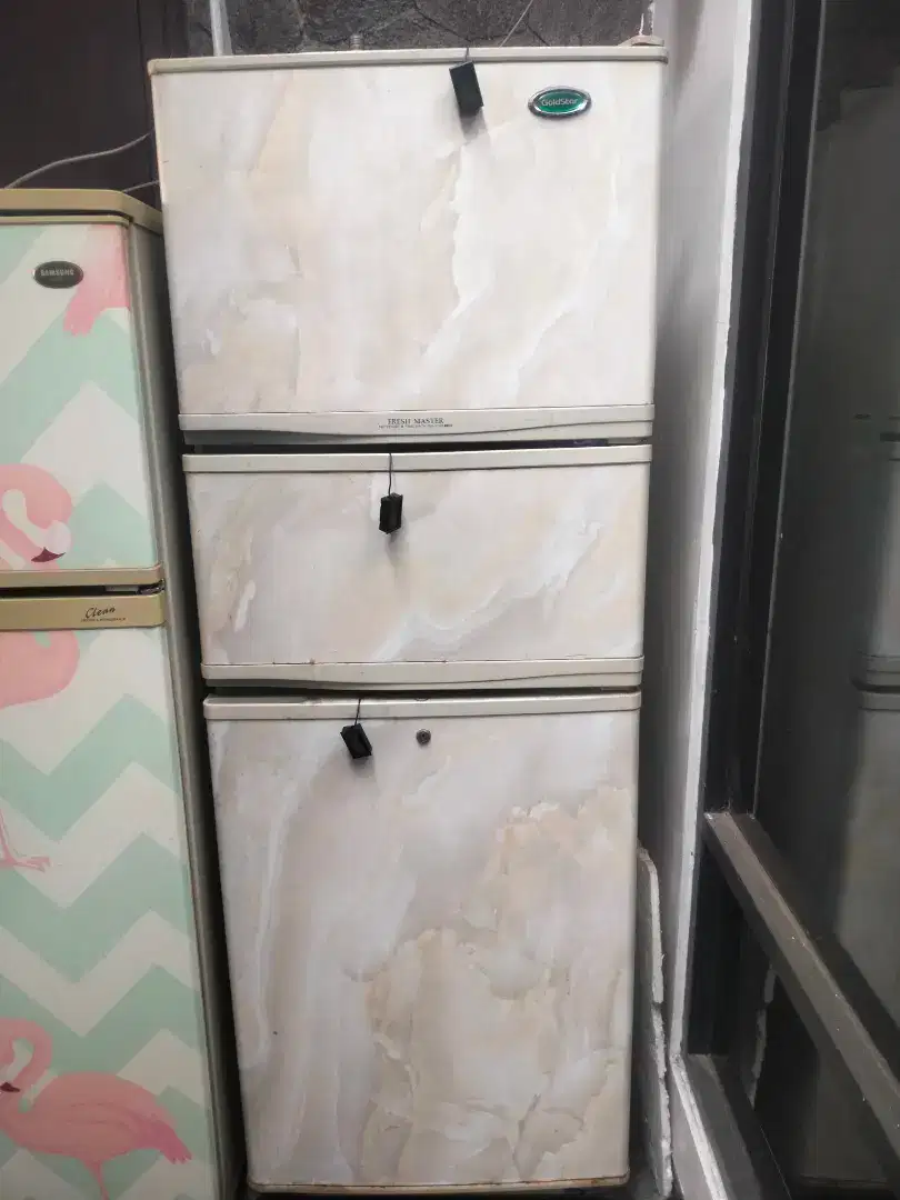 Kulkas GOLDSTAR 3 pintu,
360 Liter, 185 W, SECOND SIAP PAKAI, Bandung