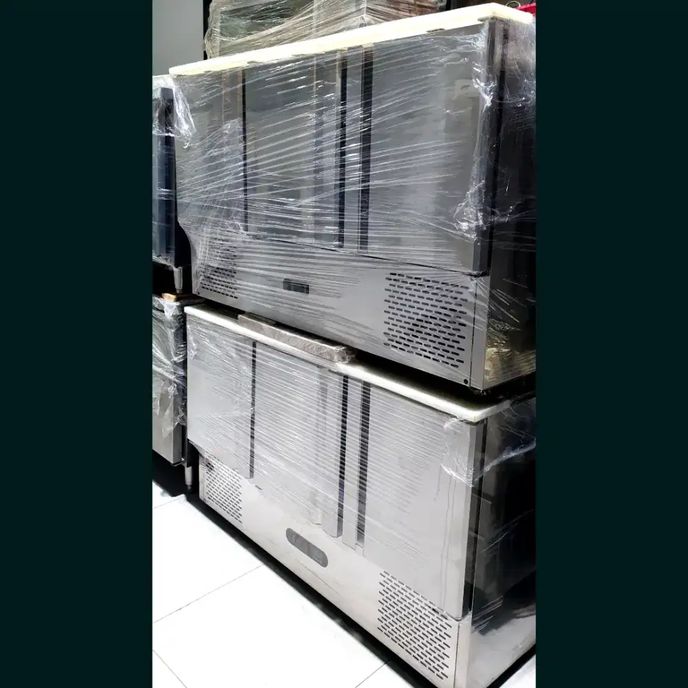 UNDERCOUNTER CHILLER SALAD 3 DOOR GEA