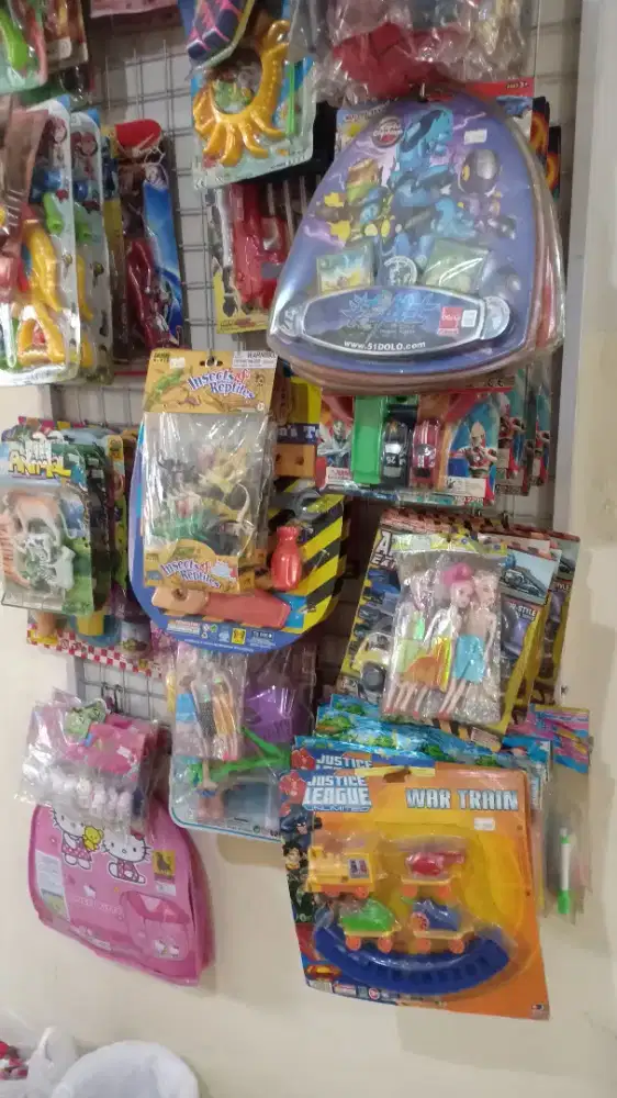 Borongngan Main nan anak laki laki dan perempuan