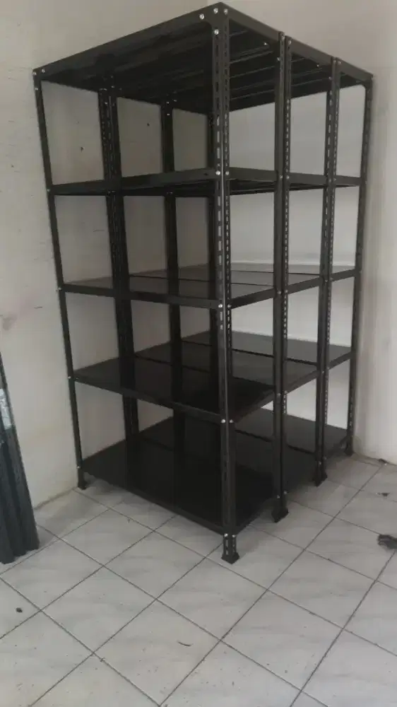 rak besi siku lobang warna hitam