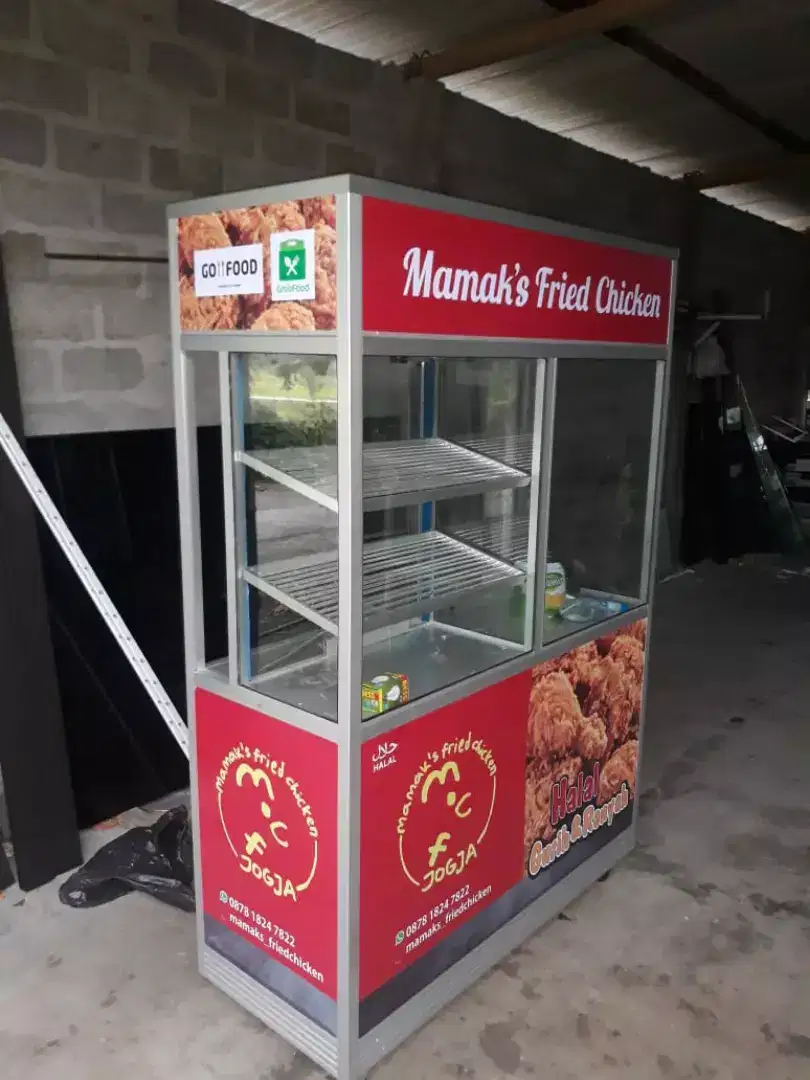 Gerobak jualan aneka jajanan both kuliner etalase ayam goreng