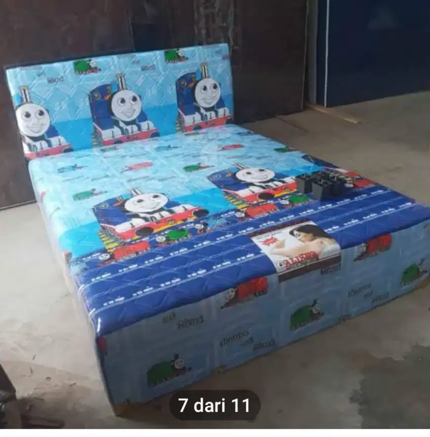 Springbed motif thomas biru