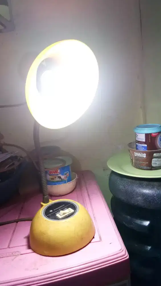 Lampu meja belajar jadul dan retro