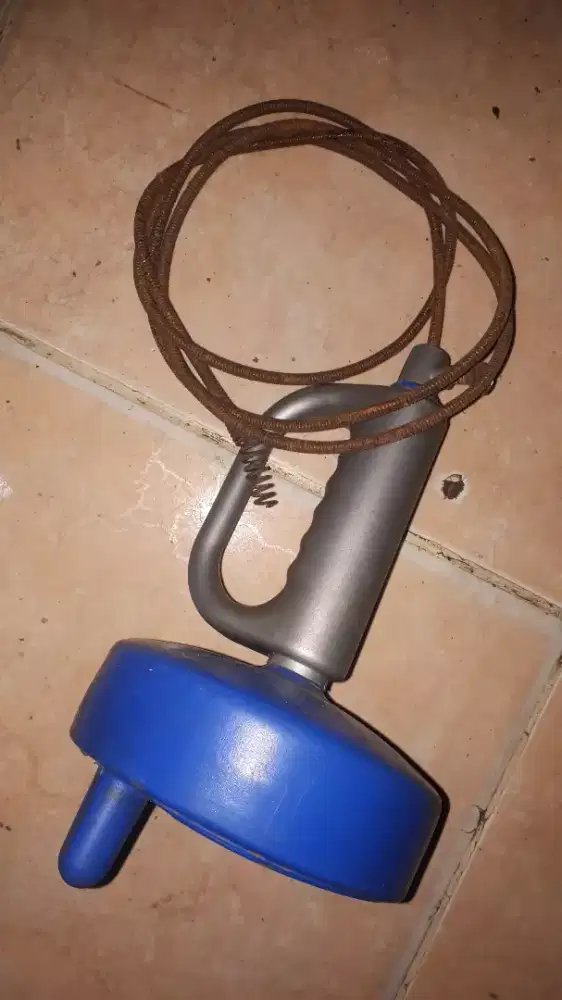 Se bh alat ambil kotoran di dlm pipa air kmr mandi simple kond normal