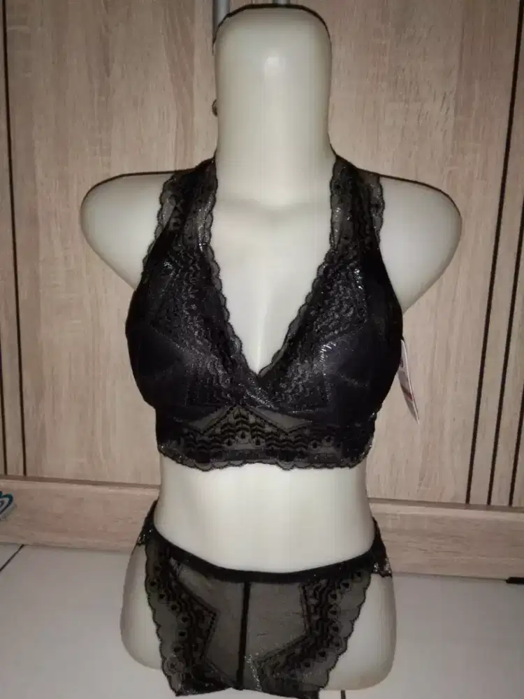 Bra setelan dr bahan brokat hitam.