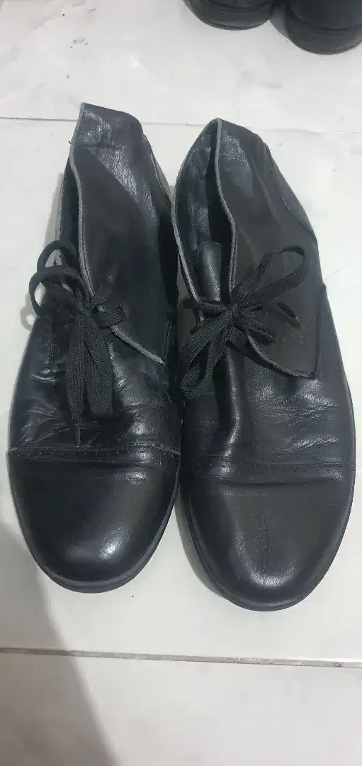 Sepatu Kulit Model Boot LV