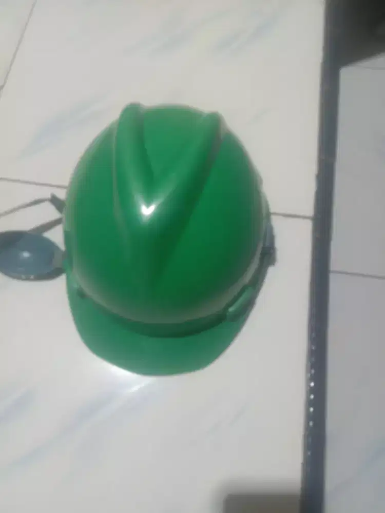 Helm proyek (SNI) hijau masih seperti baru