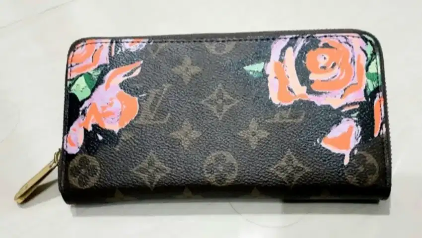 Dompet motif LV