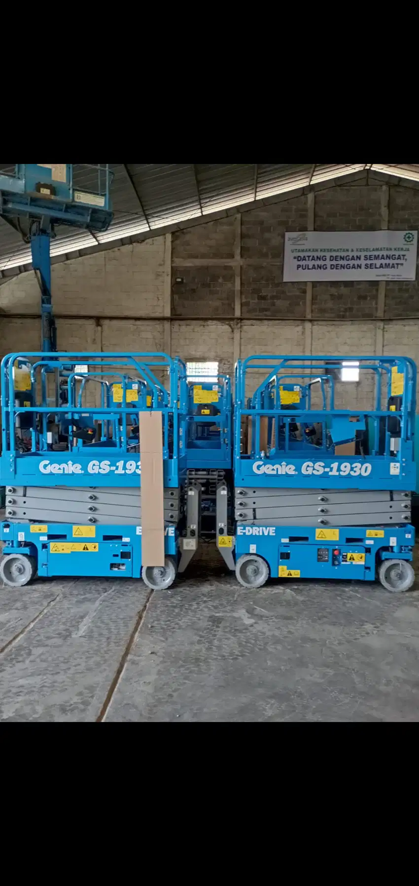 Tangga elektrik/scissor lift di sidoarjo surabaya malang