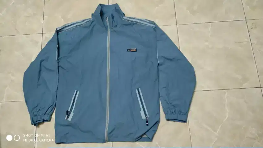 Jaket parasut tebal XXXL, lingkar dada +/-116cm panjang 72cm