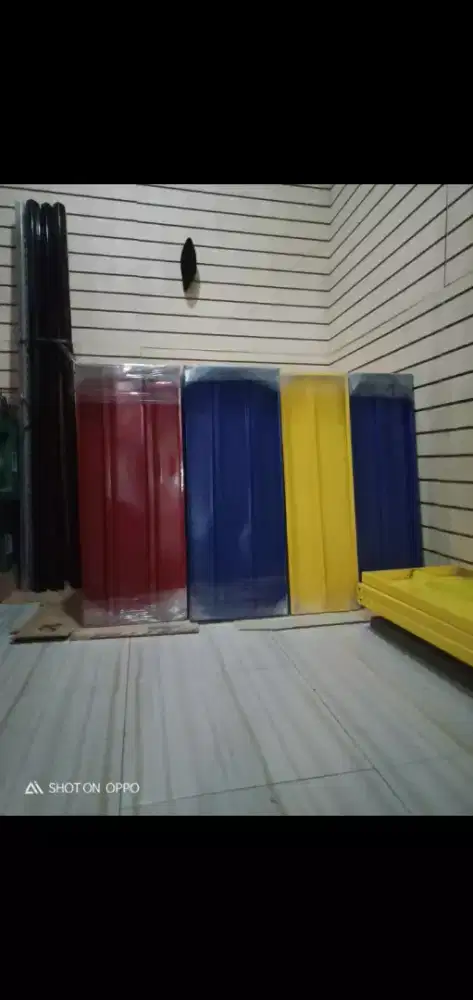 Rak besi serbaguna bewarna