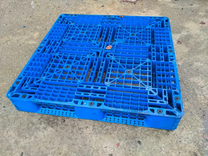 Jual palet plastik bekas kondisi 90%
