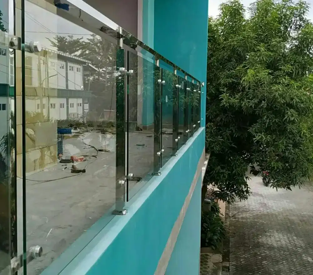 railing tangga/balkon stainles steel kombinasi kaca
